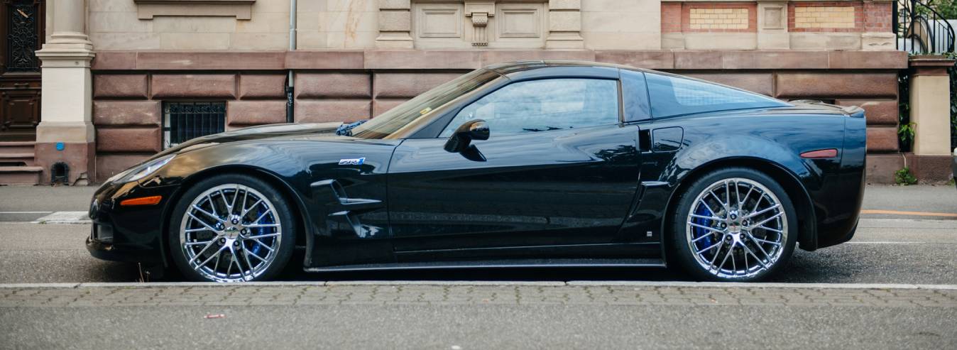 chevrolet-corvette-zr-1-luxury-sport-car-parked